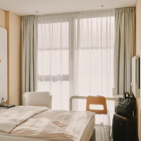 Lufthansa - Than A Conference 4*